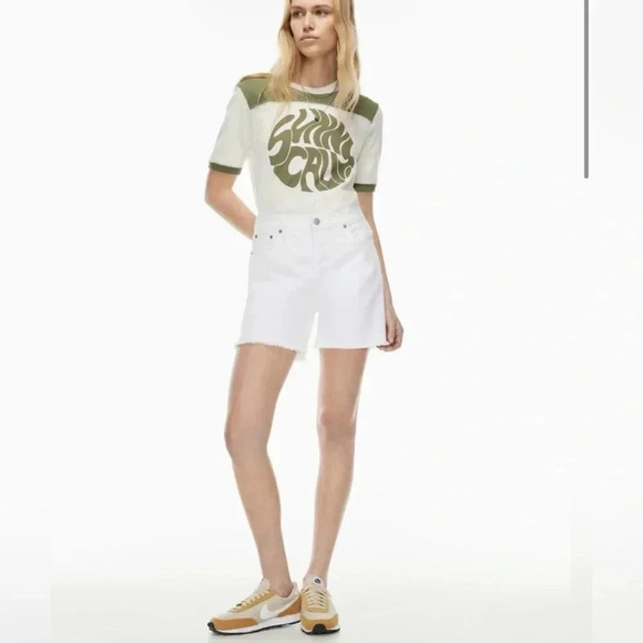 Aritzia Denim Forum
The Yoko Mid Thigh Short in 
A Little Wht Lie Dstr Size 29 - Picture 2 of 6